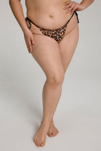 Load image into Gallery viewer, HI-HI TANGA BOTTOM REVERSIBLE | LEOPARD004