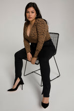 Load image into Gallery viewer, POWER SHOULDER BODY | CARAMEL LEOPARD001
