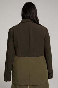 FIT & FLATTER BLAZER | SAGE001