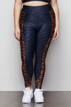 Load image into Gallery viewer, OASIS LEGGING | NAVY ZEBRA001
