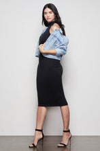 Load image into Gallery viewer, THE INTO YOU HALTER CROP TOP | BLACK001

