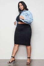 Load image into Gallery viewer, THE INTO YOU HALTER CROP TOP | BLACK001

